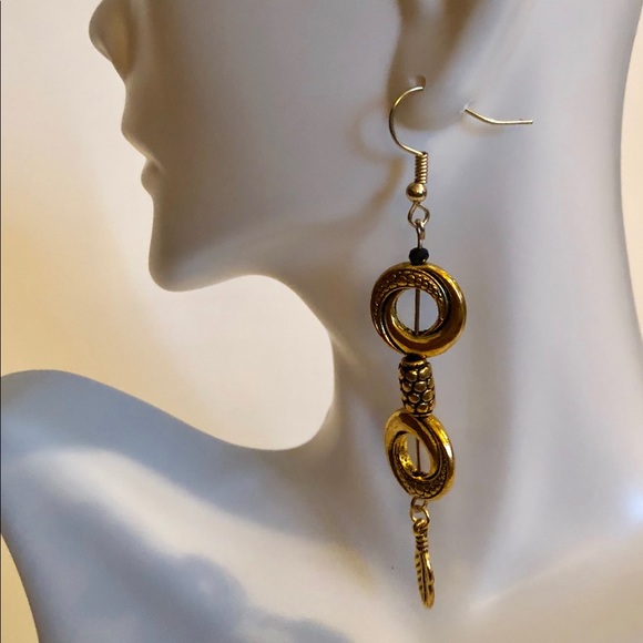 Handmade Gold Tone Pewter Dangle Earrings 2.5” NWT - Picture 3 of 4
